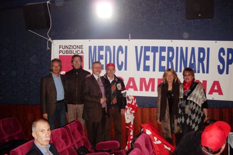 Lo striscione della FPCGIL Medici Campania