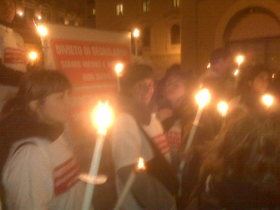 La fiaccolata davanti a Montecitorio