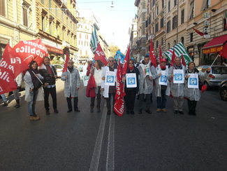 In corteo per #ContrattoSubito