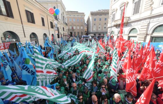 Sanità Privata e RSA. Fp Cgil, Cisl Fp e Uil Fpl: “Straordinaria partecipazione in Piazza Santi Apostoli. 300mila operatori chiedono risposte da AIOP e ARIS”